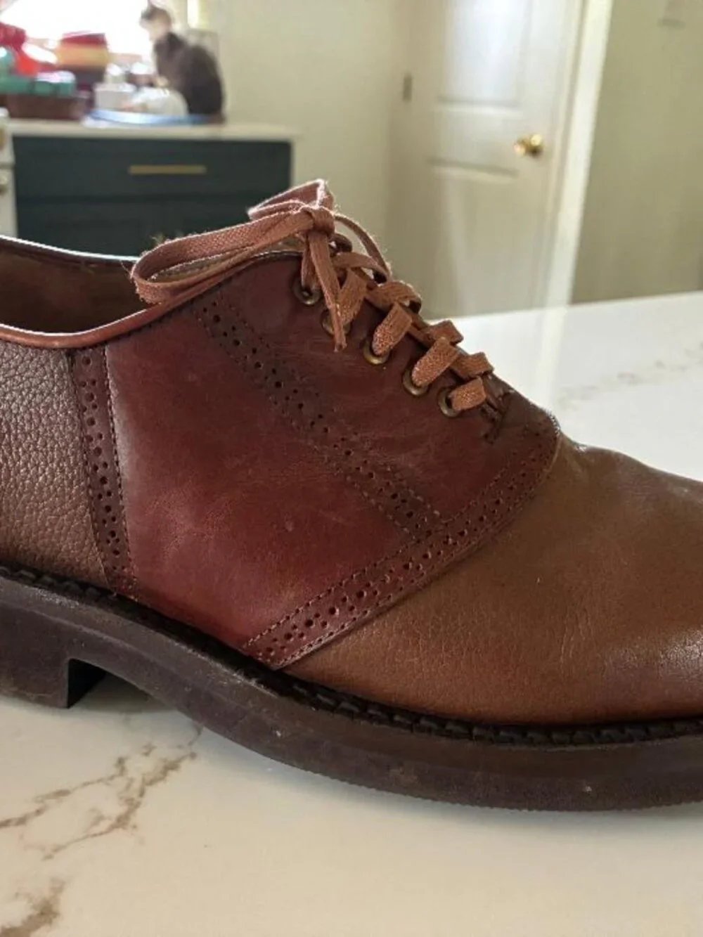 Hitchcock Classic Men's Brown Leather Saddle Shoe Lace Up Dress Shoes - 9 Wide